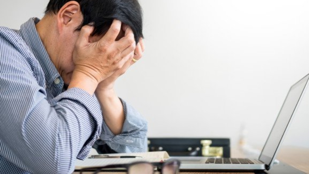 Người bệnh đau đầu và chóng mặt khi sử dụng thuốc