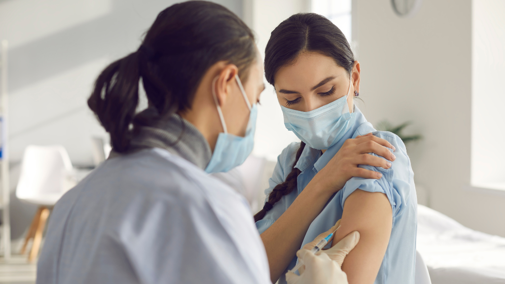 Tiêm phòng là biện pháp phòng ngừa tốt nhất nguy cơ bị viêm phổi