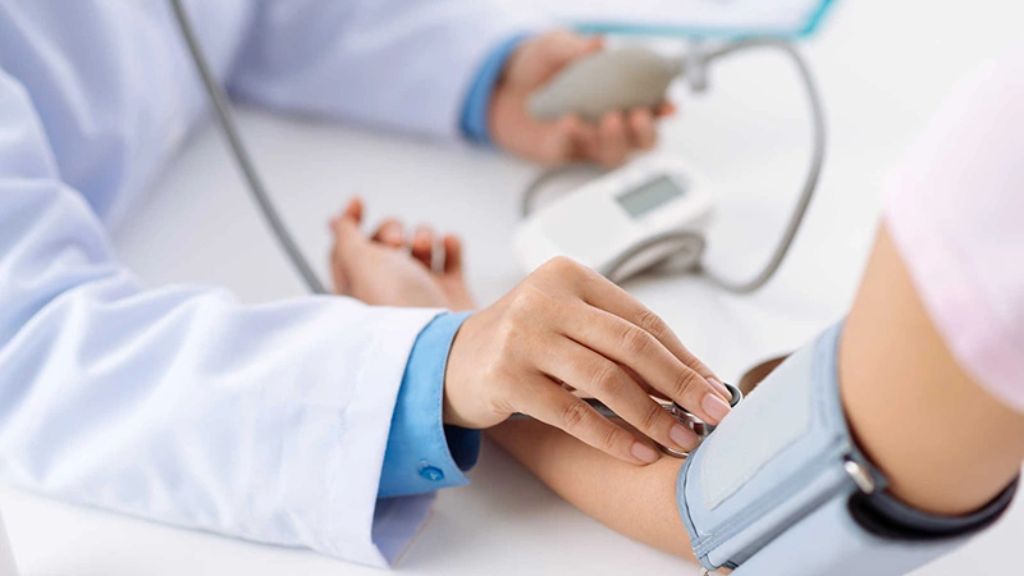 Thăm khám sớm giúp phát hiện và điều trị vấn đề thận kịp thời, ngăn ngừa biến chứng