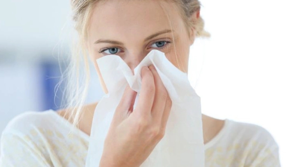 Chảy nước mũi một trong những triệu chứng viêm xoang